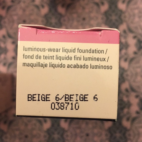 Mary Kay Luminous-Wear Liquid Foundation - Picture 7 of 8